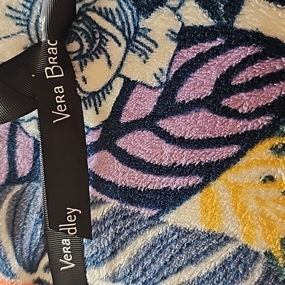 Vera Bradley Throw Blanket Palm Floral 80" X 50" NWT - Picture 3 of 6